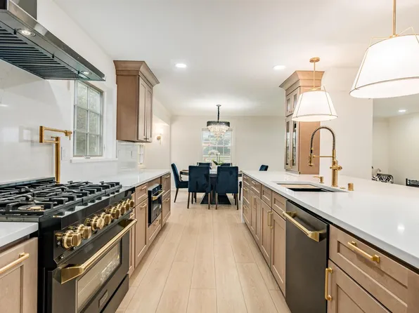 15370 Santa Maria DRIVE, Brookfield, WI 53005