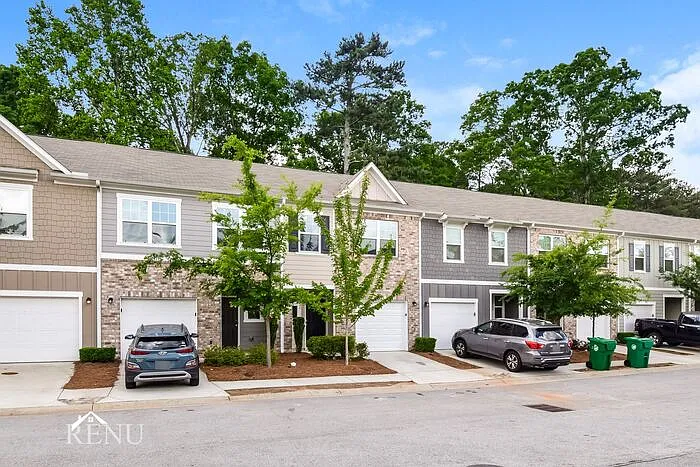 3 bed, 2.5 bath, 1386 sqft, $1,945 — Photo 2