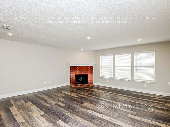 3rd image of 1413 Ridgecrest Dr