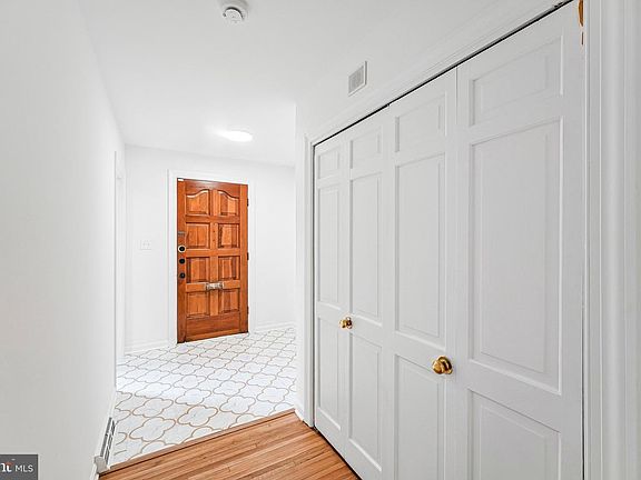 2nd image of 712 6th St SW