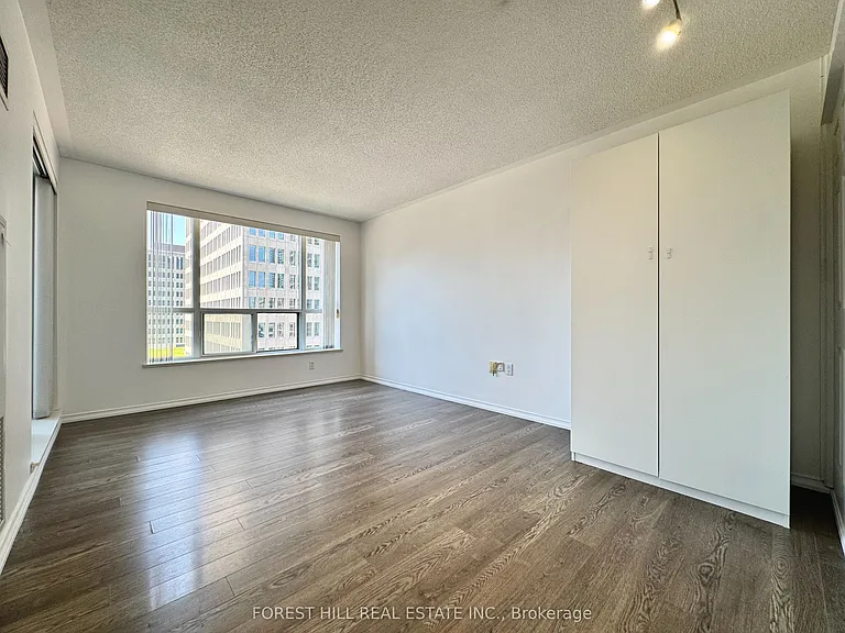 889 Bay St #810 — Photo 4