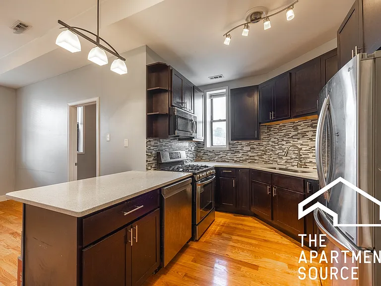 2124 N Milwaukee Ave #2R — Photo 1