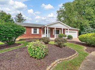 121 Parkside Acres Dr, Fenton, MO 63026