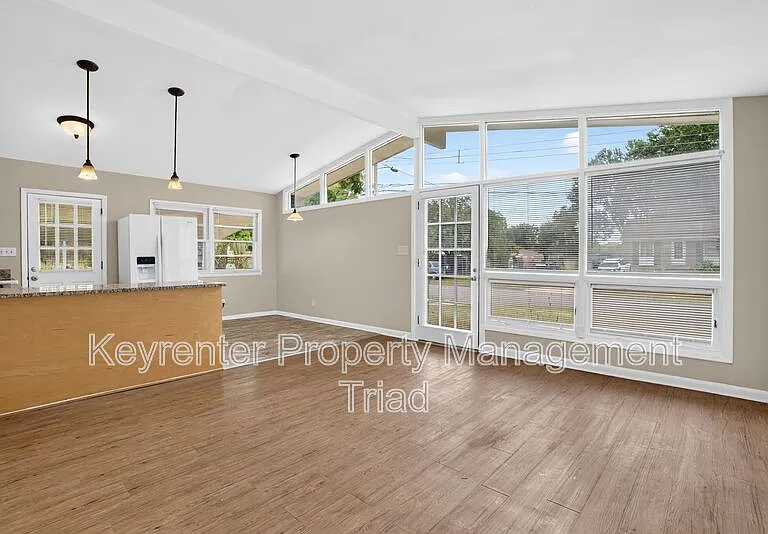 4202 Halifax Rd — Photo 2