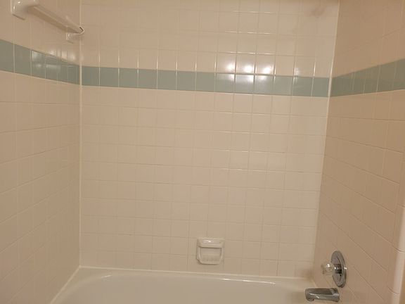 3rd image of 2910 Woodlands Dr
