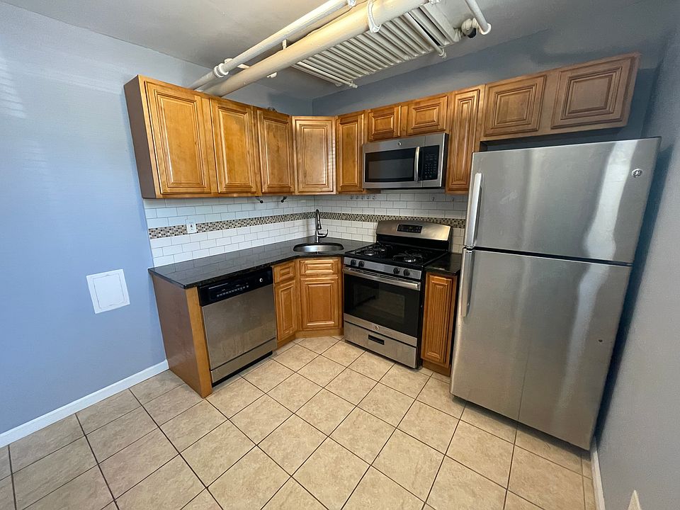 1st image of 253 Lafayette Ave #B