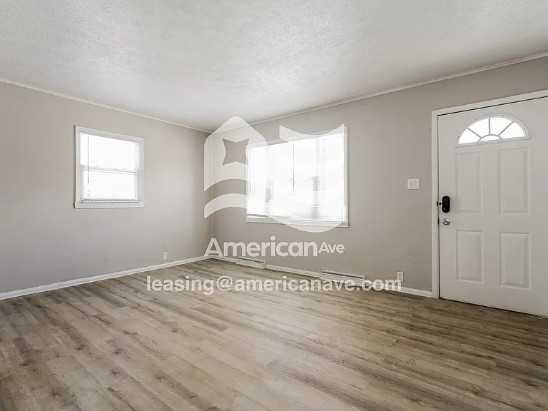 1793949_004_wm_-_living_room_13574665.jpg