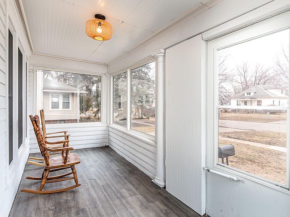 2nd image of 121 Clinton St