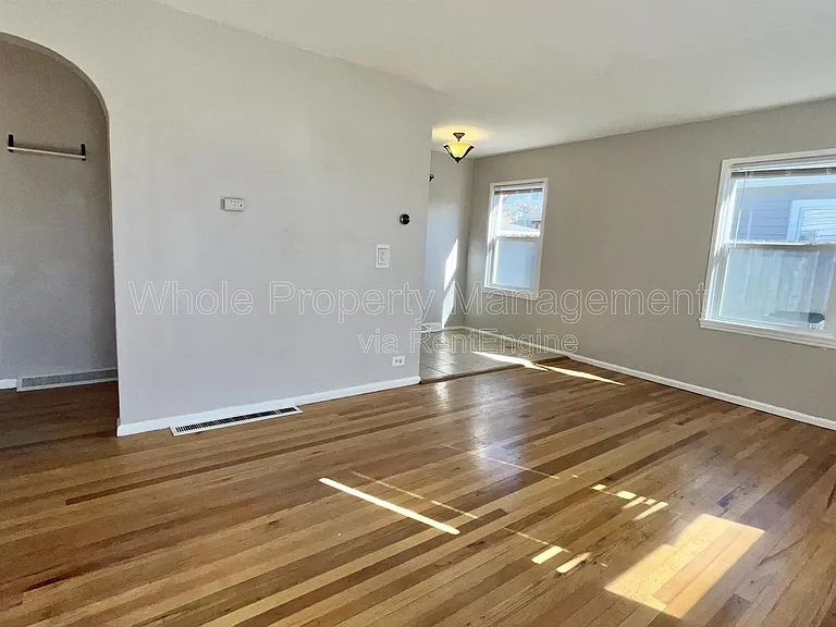 4360 Saint Paul St — Photo 5
