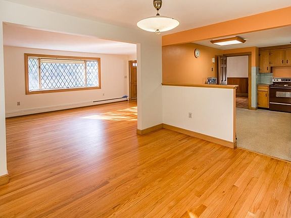 3rd image of 170 King Philip St