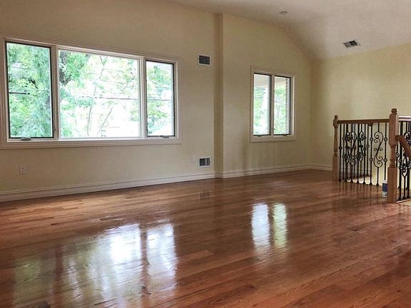 2nd image of 105 Crafton Ave #2F