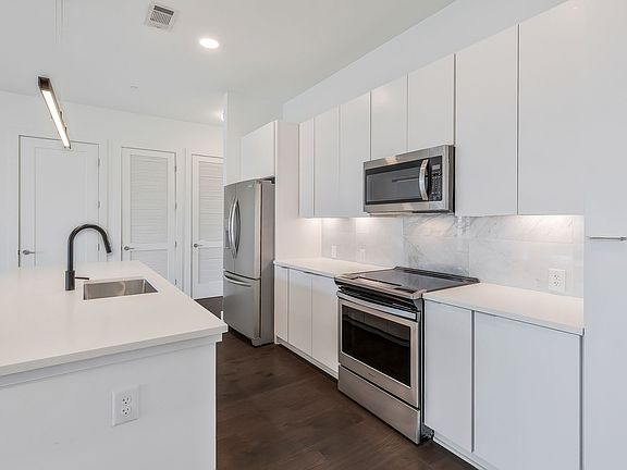 4th image of 1125 10th Ave N #205