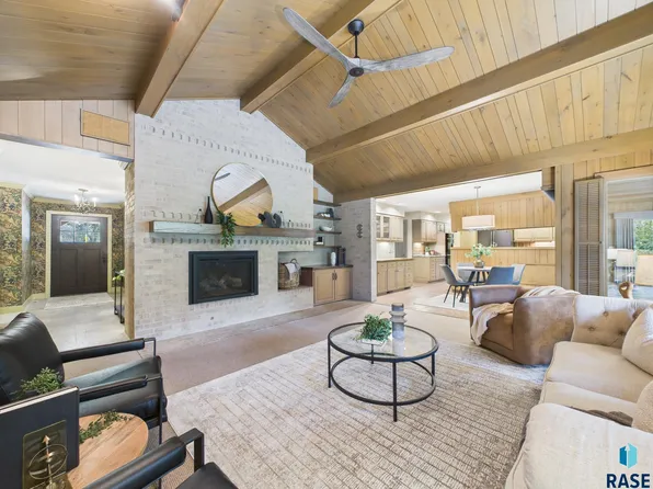 1004 E Tomar Rd, Sioux Falls, SD 57105