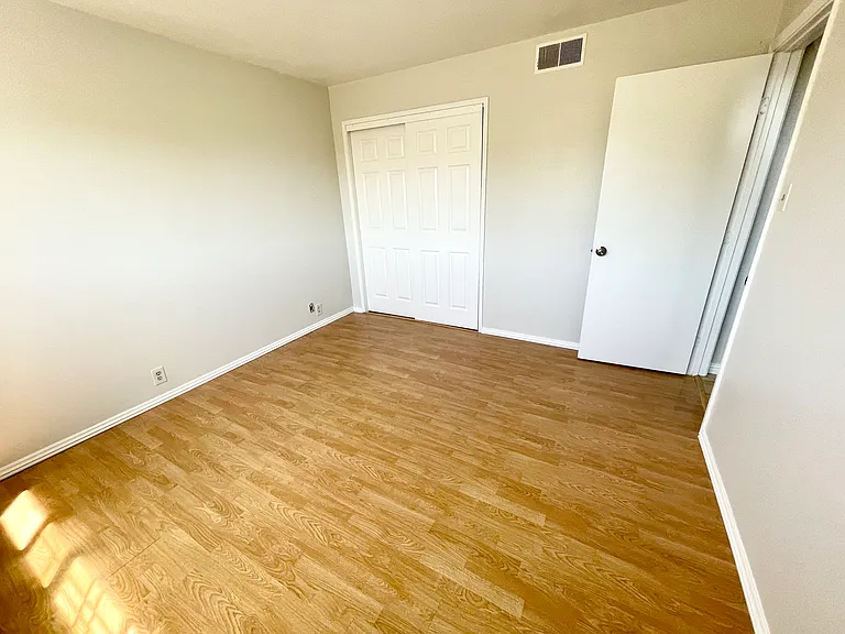 225 4th Ave #2 — Photo 11