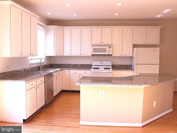 4th image of 5149 Ballycastle Cir