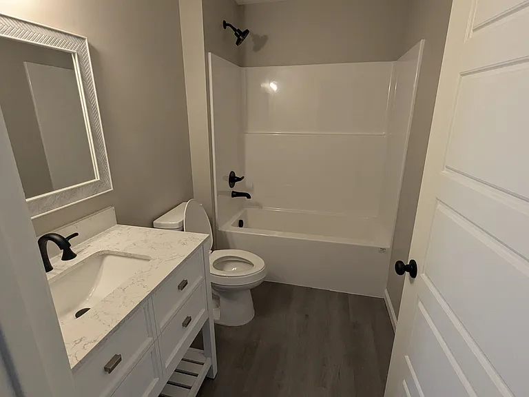 3421 W Angel St — Photo 8