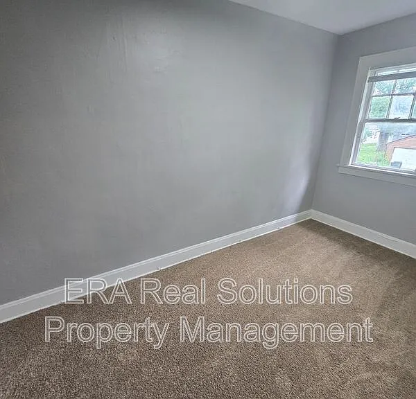 1575 E Cordell Ave — Photo 8