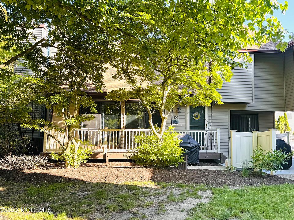 1st image of 109 Cotswold Circle #2