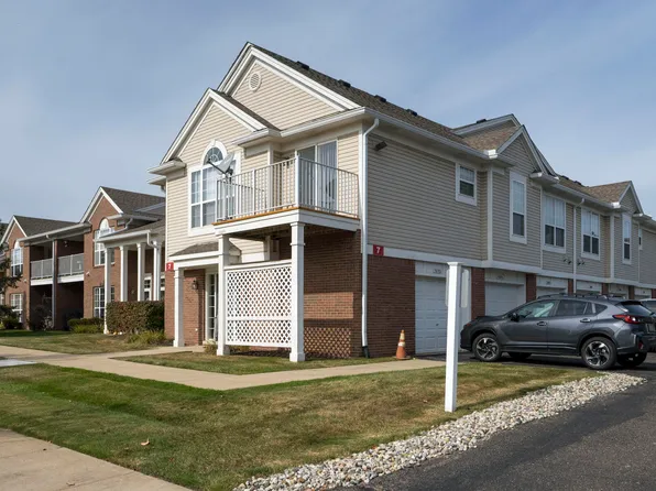 16702 Dover Dr, Northville, MI 48168