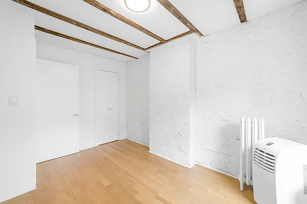 Rented by Corcoran | media 23