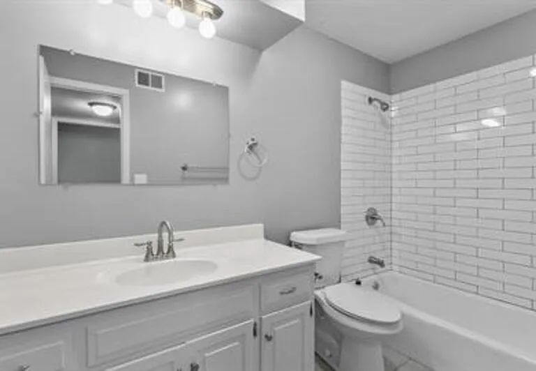 5601 W 58th St #212 — Photo 15