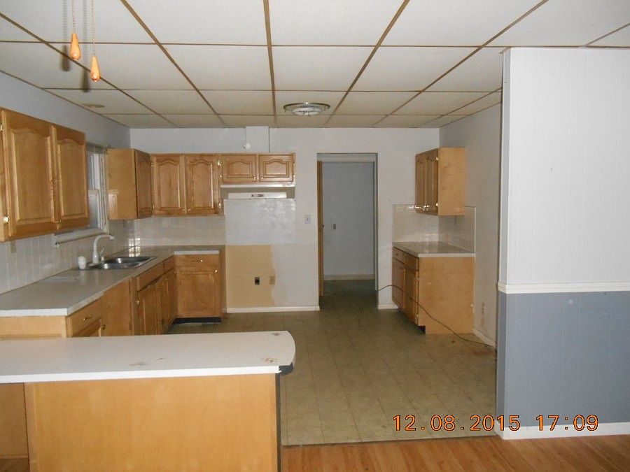 2nd image of 4975 Denise St