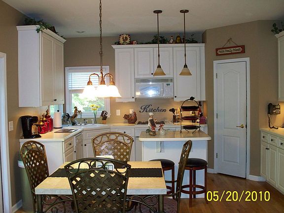Kitchen & Breakfast table