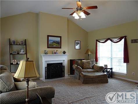 4th image of 2049 Upland Dr