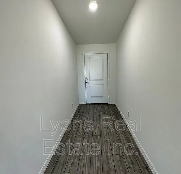 2604 NW 8th Pl — Photo 3