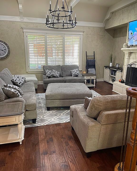 2nd image of 13 Sandhills Ln