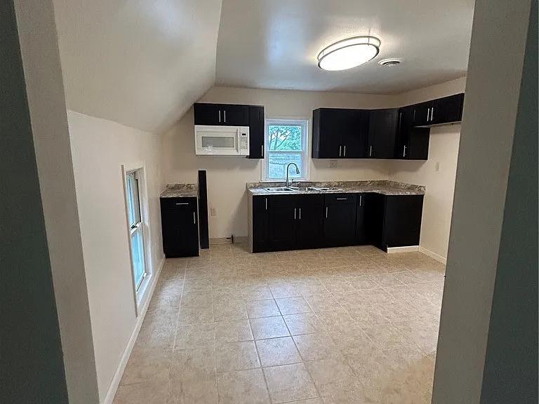 286 Normal Ave #UPPER — Photo 15