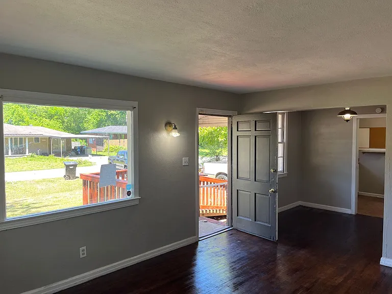 2914 Blan St — Photo 5