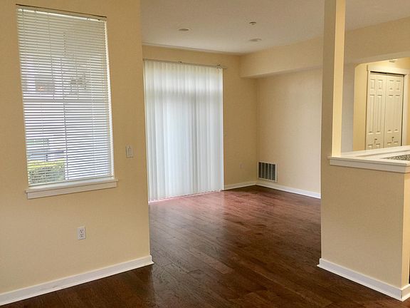 2nd image of 1601 NE Katsura St Unit 202
