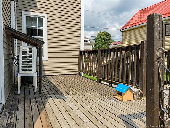 3rd image of 152 Saint George St