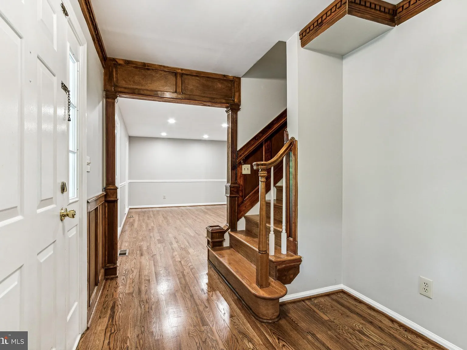5 bed, 3.5 bath, 4050 sqft, $4,100 — Photo 3