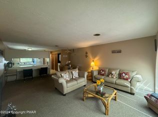 139 Foxfire Dr APT 304, Mount Pocono, PA