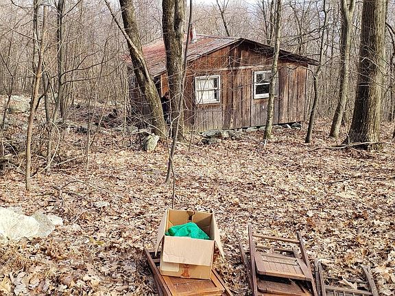 3rd image of 20526 Laurel Mountain Rd