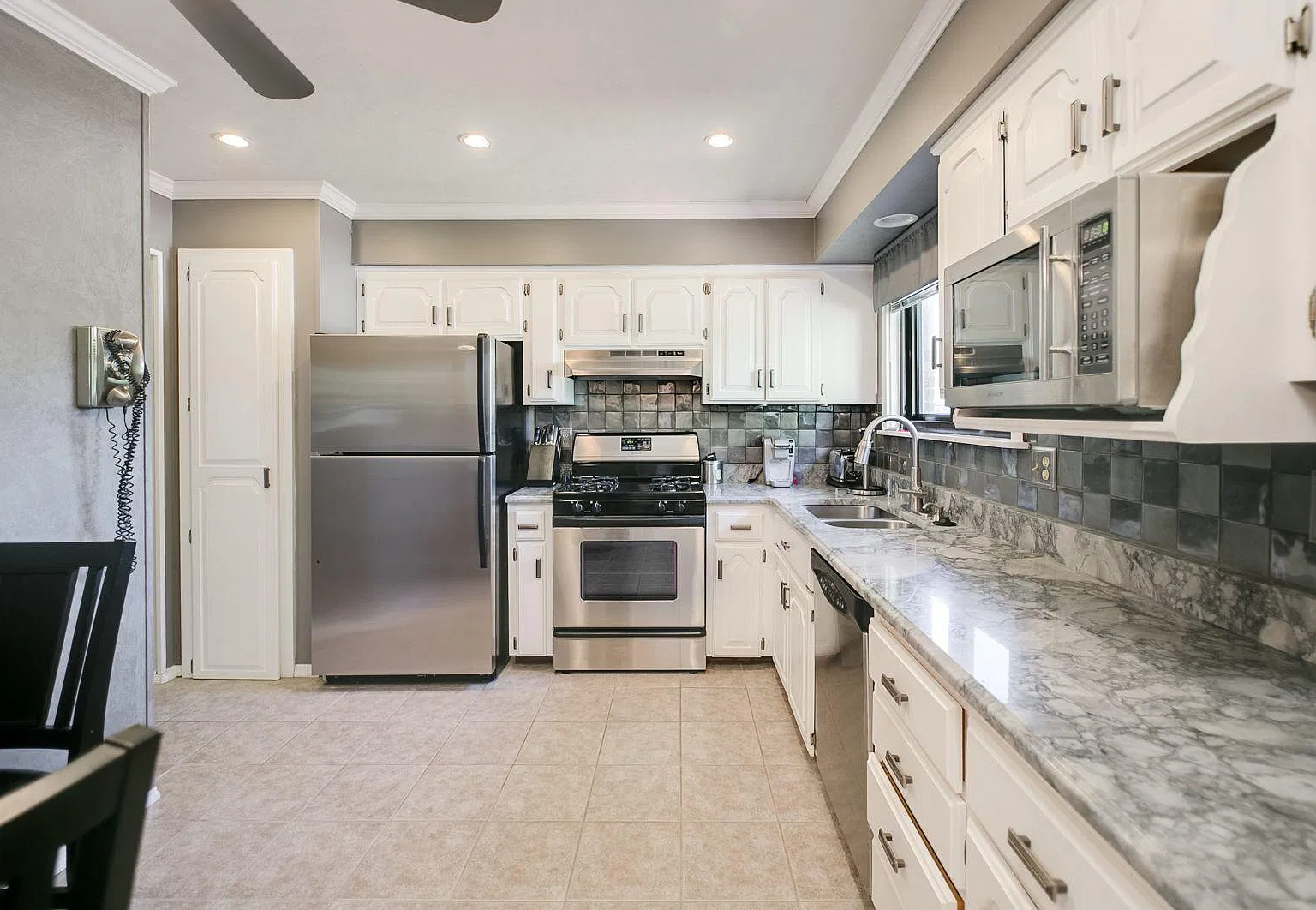 3 bed, 2.5 bath, 1500 sqft, $3,900 — Photo 3