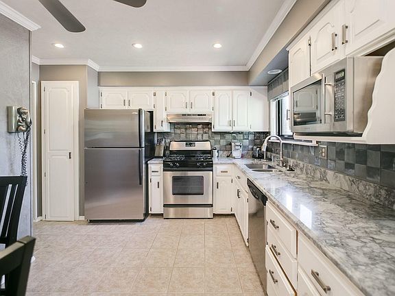 3rd image of 2711 Sky Hill Ct