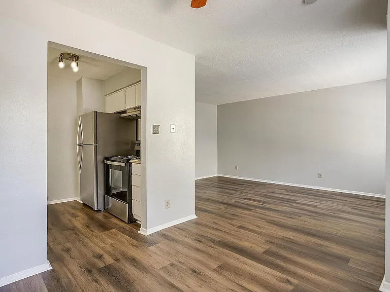 5201 Curzon Ave #5 — Photo 8