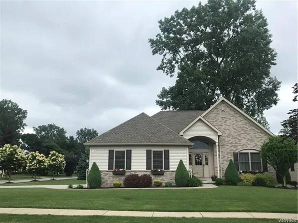 134 Collins Ln, Getzville, NY 14068