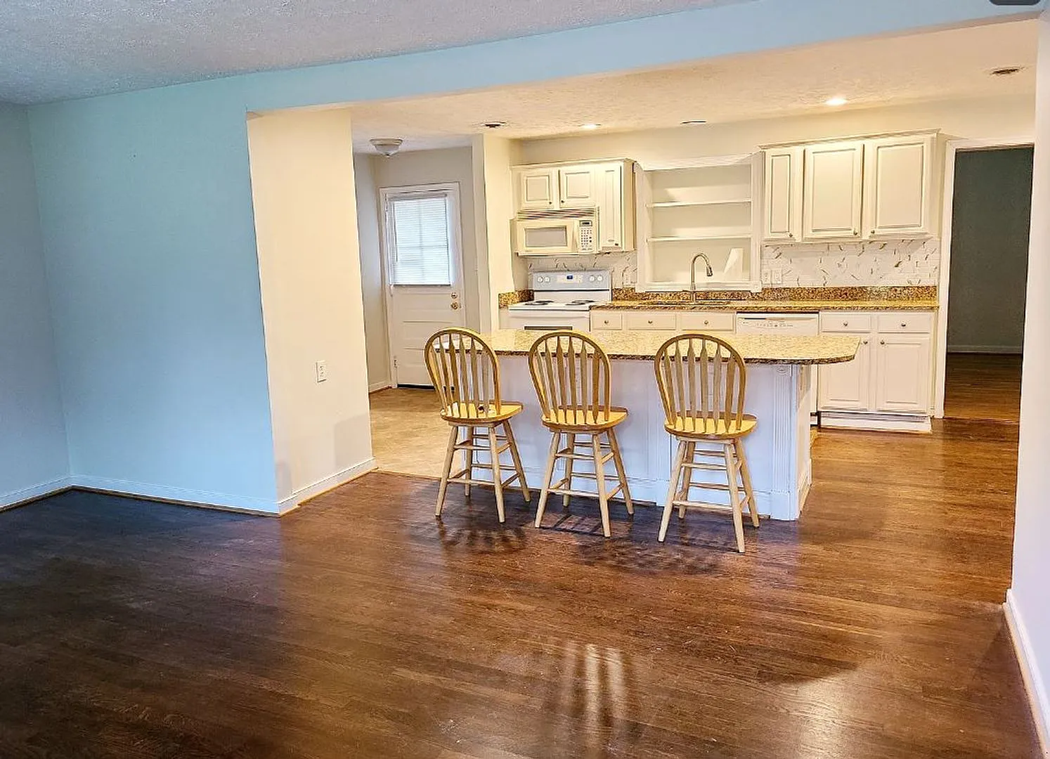Darling 3 Bedroom Rancher In Sandston! — Photo 2