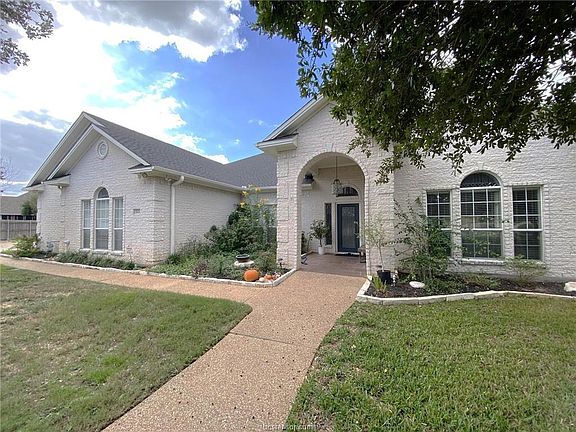 2nd image of 3227 Innsbruck Cir