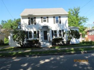 11 Lura St, Lowell, MA 01851