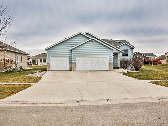 3rd image of 663 Wyndemere Dr