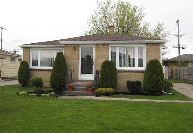1st image of 165 Nadine Dr