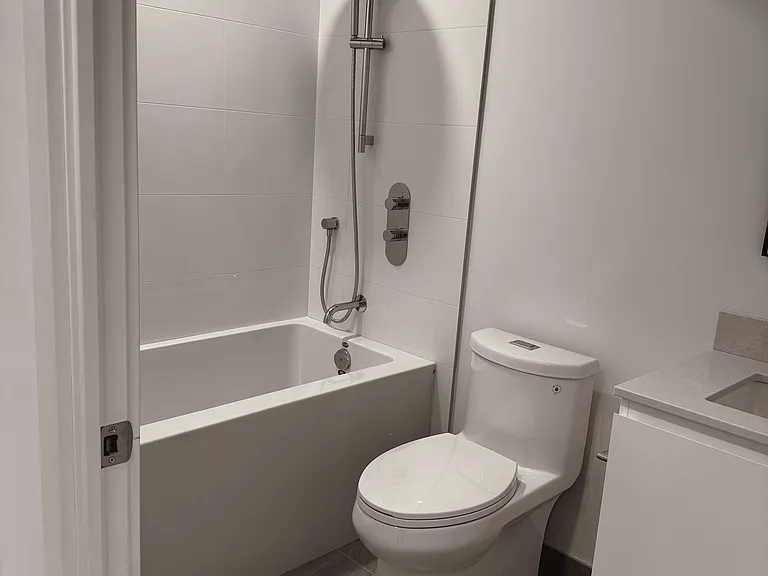 1720 Bayview Ave #313 — Photo 3