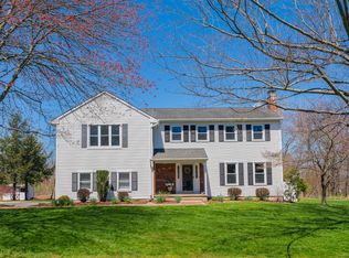 8 Roma Dr, Farmington, CT 06032
