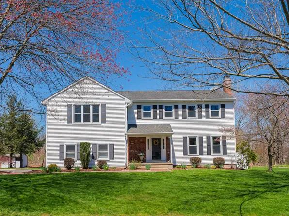 8 Roma Drive, Farmington, CT 06032