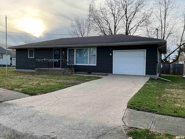 104 S Price St, Industry, IL 61440